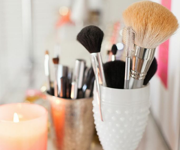 8 Tricks to Organize Your Makeup Vanity thegoodstuff