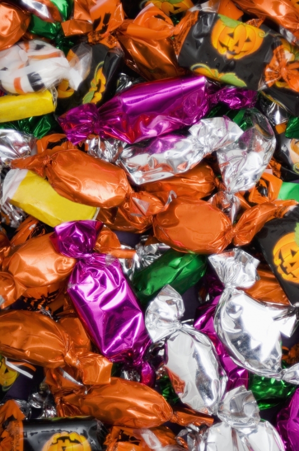 How to Save on Halloween Candy thegoodstuff