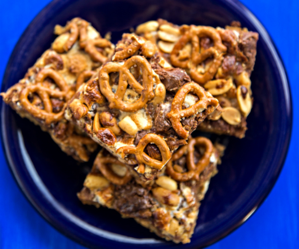 7Layer Snickers & Pretzel S'Mores Bars [Recipe + Video] thegoodstuff